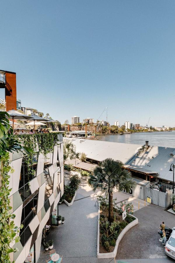 Crystalbrook Vincent Hotel Brisbane Ngoại thất bức ảnh View of the Brisbane River from the RiverLife complex