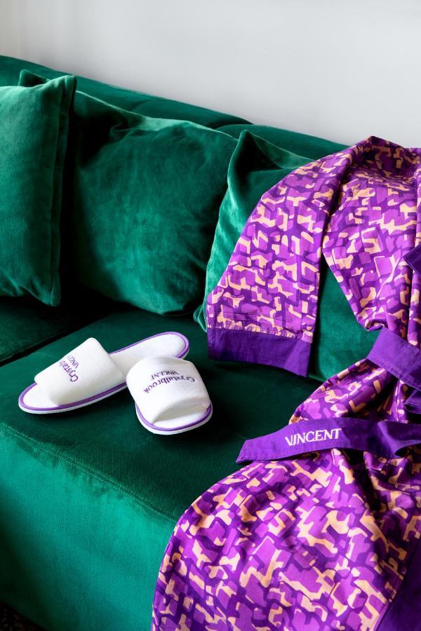 Crystalbrook Vincent Hotel Brisbane Ngoại thất bức ảnh A pair of slippers