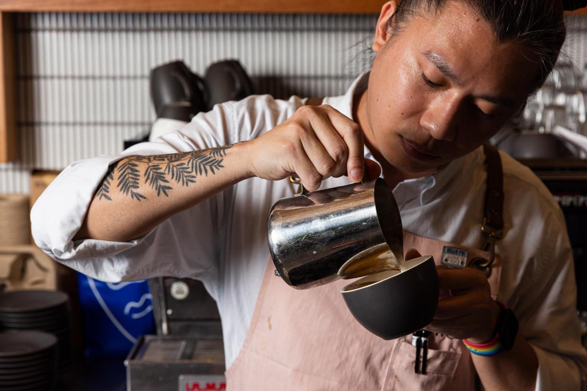 Crystalbrook Vincent Hotel Brisbane Ngoại thất bức ảnh A barista making a latte