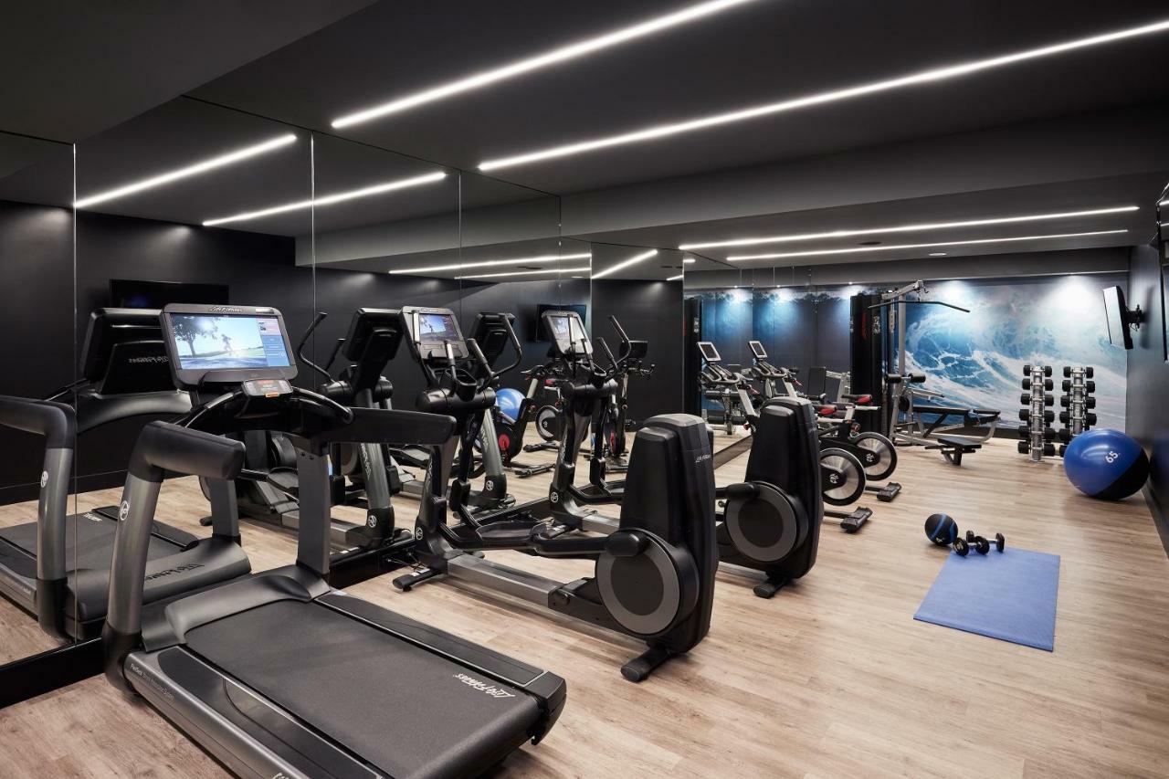 Crystalbrook Vincent Hotel Brisbane Ngoại thất bức ảnh The gym at the hotel